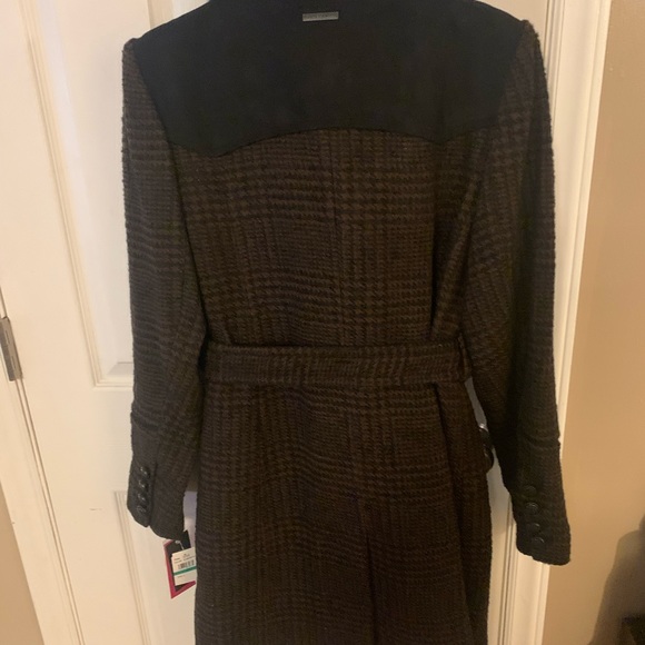 VINCE CAMUTO BLACK AND BROWN PLAID COAT. - Picture 6 of 8